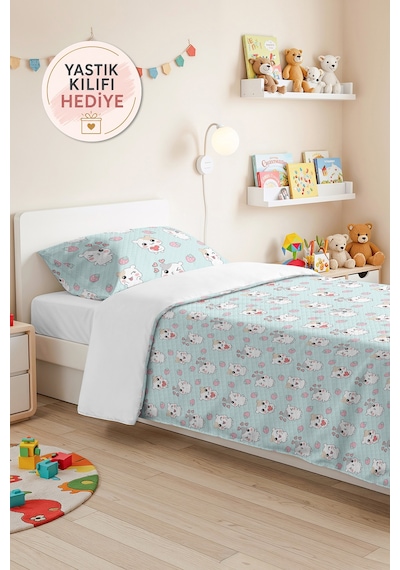 Evimde Bambaşka Pastel Mavi Hamster Kız Çocuk Pike Takımı-çilek Desenli Pembe Bebek Odası Yatak Örtüsü - 160x220  CM