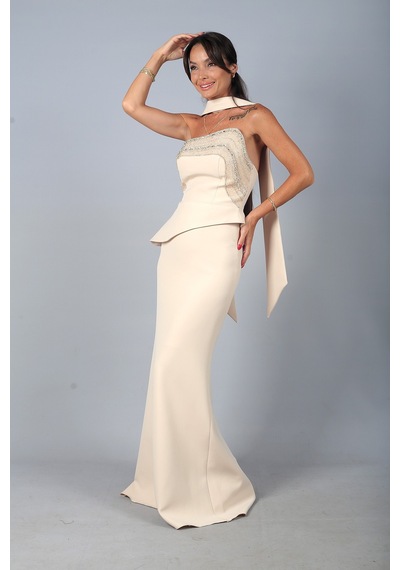 By Saygı Kadın Asimetrik Straplez Yaka Astarlı Önü Taşlı Peplum Detaylı Krep Uzun Elbise Bej By Saygı Kadın Asimetrik Straplez Yaka Astarlı Önü Taşlı Peplum Detaylı Krep Uzun Elbise Bej