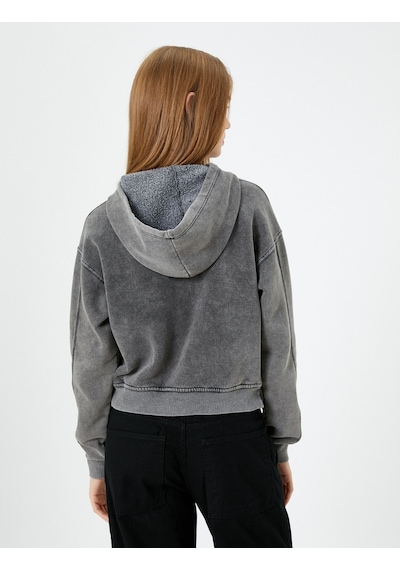 Koton Soluk Efektli Kapşonlu Crop Sweatshirt Kolej Temalı Baskılı Antrasit 4wal10679ık Antrasit Koton Soluk Efektli Kapşonlu Crop Sweatshirt Kolej Temalı Baskılı Antrasit 4wal10679ık Antrasit