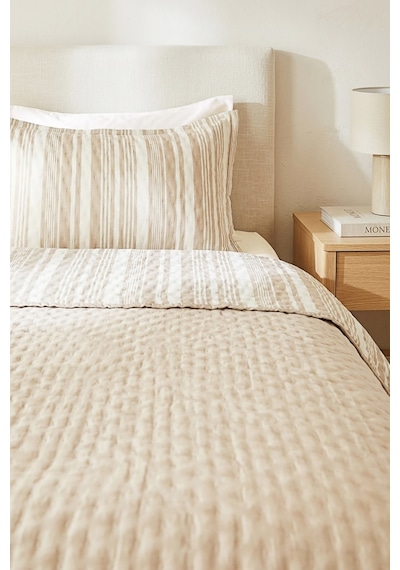 Ocean Home Textile Pamuklu Kapitoneli Bej Renk Çizgi Desen Tek Kişilik Yatak Örtüsü Seti 1 Adet 180 X 230 / 1 Adet 50 X 70 Cm