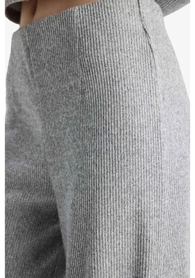 Defacto Beli Lastikli Flare Fit Geniş Paça Eşofman Altı F0991AX25WN Gri Defacto Beli Lastikli Flare Fit Geniş Paça Eşofman Altı F0991AX25WN Gri