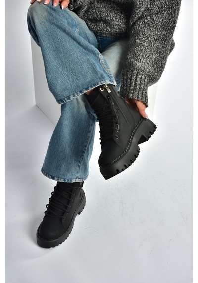 Fox Shoes R973970101 Siyah Kalın Tabanlı Kadın Postal Bot Siyah-Suni Deri