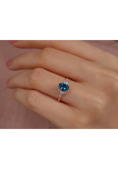 Sirius Pırlanta Ve London Blue Topaz Taşlı Ilayda Yüzük 0847R0026