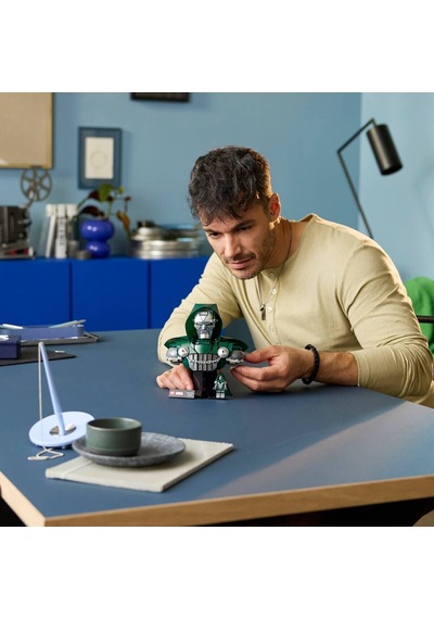 76345 Dr Doom Büstü