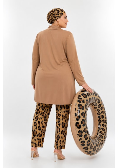 Pierre Cardin Büyük Beden Balıkçı Yaka Bol Paça Altı Leopar Desenli Çift Boneli Kadın Tesettür Mayo Pierre Cardin Büyük Beden Balıkçı Yaka Bol Paça Altı Leopar Desenli Çift Boneli Kadın Tesettür Mayo