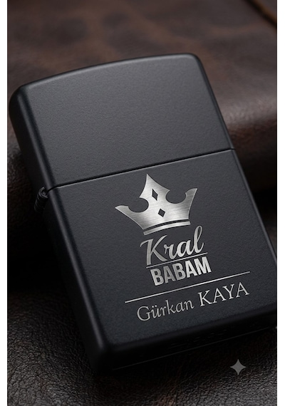 İsime Kişiye Özel Sevgiliye Babalara Hediye Kral Babam Temalı Benzinli Çakmak Dolu Gönderim Siyah