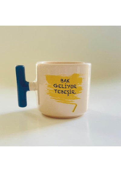 Mor Mürekkep Bak Geliyor Tebeşir Baskılı Mavi Kulplu T Öğretmenler Günü Kupası