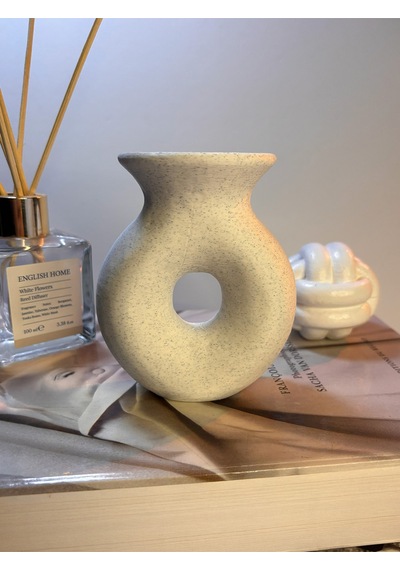 Yuvarlak Delikli Form Dekoratif Vazo Mat Mermer Beyaz Modern Minimal Tasarım