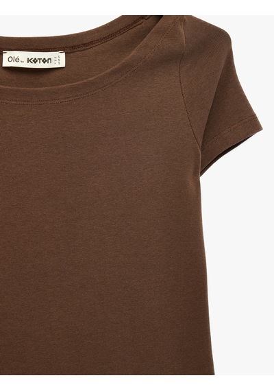 Koton Pamuklu Slim Fit Kayık Yaka Kısa Kollu Basic Tişört Kahverengi 7wal10337ık Kahve