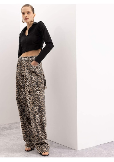 Defacto Siyah Fitted Vucuda Oturan Gömlek Yaka Fermuarlı Bengalin Uzun Kollu Crop Basic Düz Bluz C5037AX24AUBK27 Defacto Siyah Fitted Vucuda Oturan Gömlek Yaka Fermuarlı Bengalin Uzun Kollu Crop Basic Düz Bluz C5037AX24AUBK27