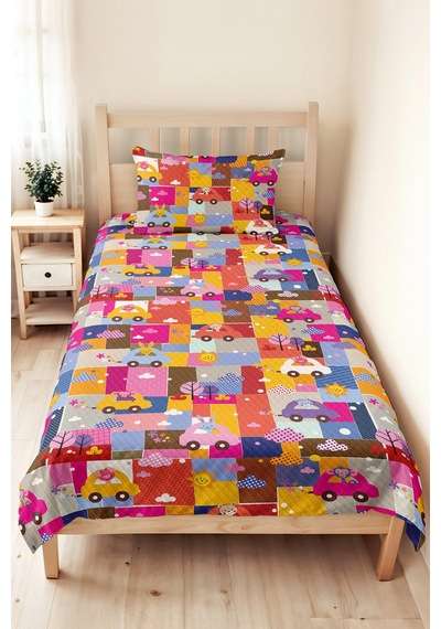 Evimde Bambaşka Pembe Araba Figürlü Kız Çocuk Pike Takımı - Renkli Patchwork Bebek Odası Yatak Örtüsü - 160x220 CM Evimde Bambaşka Pembe Araba Figürlü Kız Çocuk Pike Takımı - Renkli Patchwork Bebek Odası Yatak Örtüsü - 160x220 CM