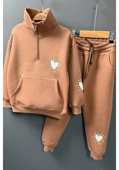 Riccotarz Kız Çocuk Kalp Emoji Baskılı Kanguru Cepli Fermuarlı Sweat Taba Eşofman Takım Taba Riccotarz Kız Çocuk Kalp Emoji Baskılı Kanguru Cepli Fermuarlı Sweat Taba Eşofman Takım Taba