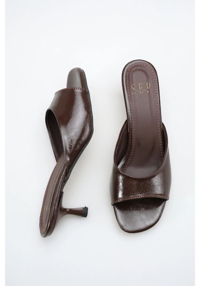 Sermoda Topuklu Kadın Terlik - 5 Cm İnce Topuklu Küt Burun Kadın Terlik Kahve Yanki