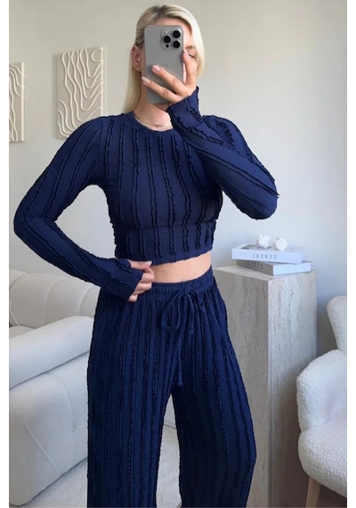 Trend Alisse Lacivert Kışlık Premium Fitilli Parmak Geçmeli Crop Bluz Bol Paça Pantolon Takımı Trend Alisse Lacivert Kışlık Premium Fitilli Parmak Geçmeli Crop Bluz Bol Paça Pantolon Takımı