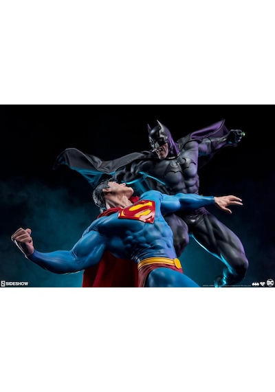 Sideshow Collectibles Batman Vs. Superman Diorama