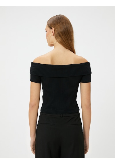 Koton Madonna Yaka Tişört Crop Omzu Açık Ribanalı Kısa Kollu Slim Fit Siyah 4sal10803ık Siyah