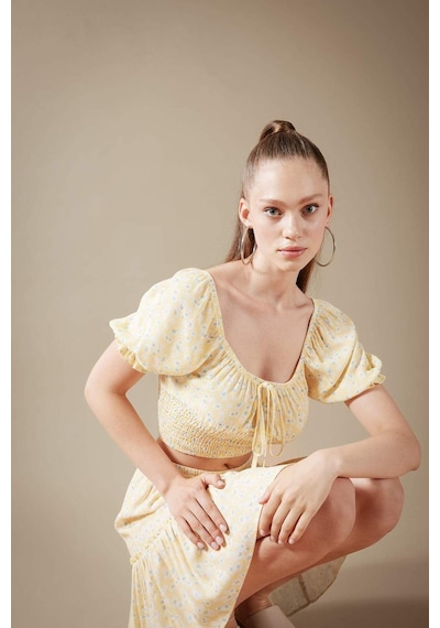 Defacto Fitted Kare Yaka Baskılı Kısa Kollu Crop Bluz B1304AX23HSYL127
