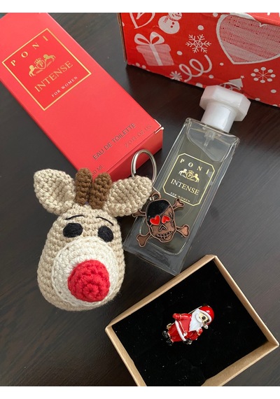 Geyik Figürlü %100 El Yapımı Hediyelik Amigurumi Anahtarlık Zarif Broş Kadın Parfümü Yılbaşı Paketi Noel Baba