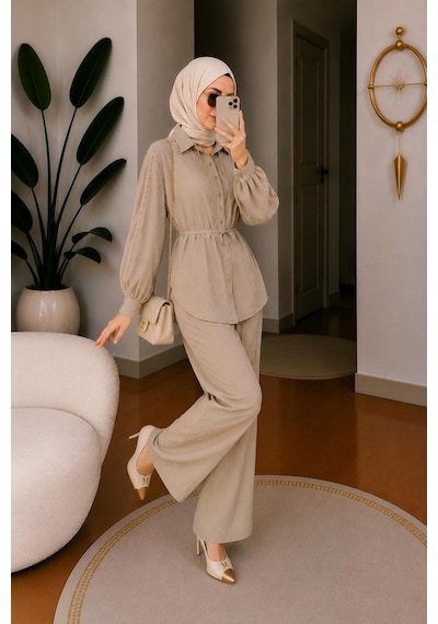 Hira Life Fashion Kadın Kolu Taş Detaylı Bel Bağlamalı Salaş Keten Gömlek Pantolon İki 'li Şık Takım Bej Bej Hira Life Fashion Kadın Kolu Taş Detaylı Bel Bağlamalı Salaş Keten Gömlek Pantolon İki 'li Şık Takım Bej Bej