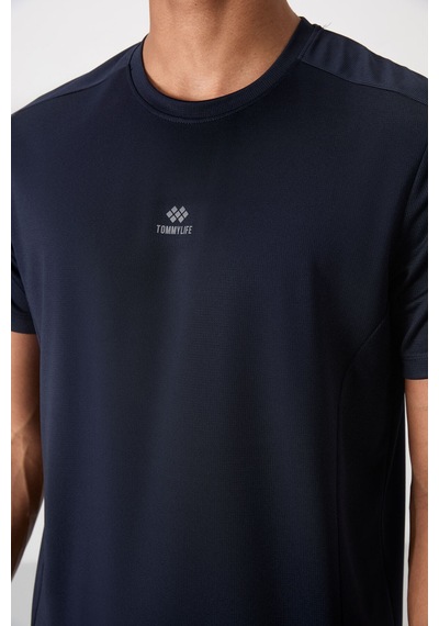 Tommy Life Lacivert Polyester Nefes Alan Dokulu İnce Esnek Standart Fit Erkek Performans T-shirt - 88390 Lacivert Tommy Life Lacivert Polyester Nefes Alan Dokulu İnce Esnek Standart Fit Erkek Performans T-shirt - 88390 Lacivert