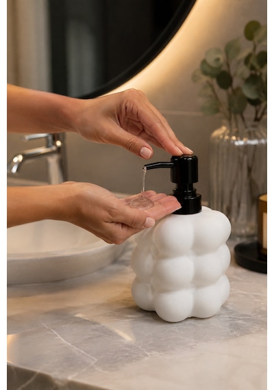 Modern Bubble Sıvı Sabunluk 400 Ml Siyah Pompalı Kabarcık Desenli Banyo Ve Mutfak Tezgâh Üstü Dispenser - 15 Cm X 9 Cm X 6,5 Cm Beyaz