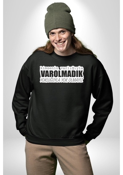 Kimsenin Varlığıyla Varolmadık Yokluğuyla Yok Olmalıyız Yazılı Unisex Siyah Sweatshirt Siyah