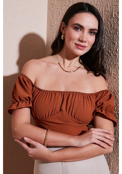 Lela Regular Fit Madonna Yaka Bağlama Detaylı Crop Bayan Bluz 6527017 Kahve