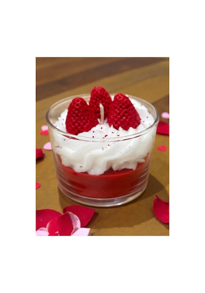 Kremalı Çilekli Vanilya Kokulu Strawberry Cream Candle Soya Mum Kırmızı