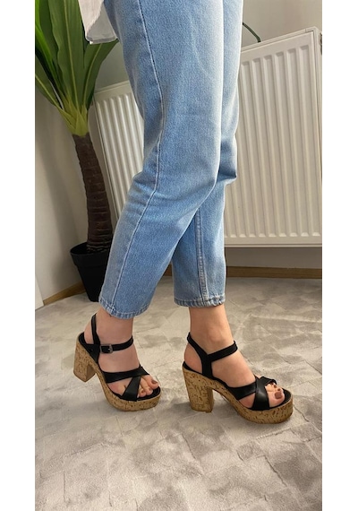 Kadın Siyah Cilt Çapraz Bant 10 Cm Platfom Topuklu Mantar Taban Ayakkabı & Sandalet K-800 Siyah Kadın Siyah Cilt Çapraz Bant 10 Cm Platfom Topuklu Mantar Taban Ayakkabı & Sandalet K-800 Siyah
