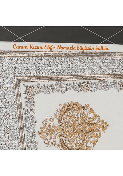 Tesbihane Kişiye Özel Nakış İşlemeli Çiçek Desenli Kendinden Saçaklı Beyaz Renk Hediyelik Seccade