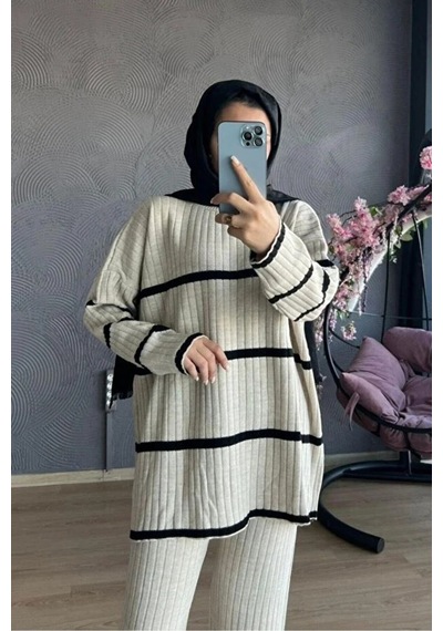 De Pose Iki Renkli Mevsimlik Ince Kumaş Taş Triko Takım Taş