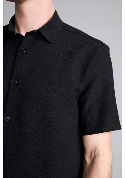 DeFacto Regular Fit Polo Yaka Krinkıl Yazlık Kısa Kollu Siyah Gömlek E1223AX25SMBK27