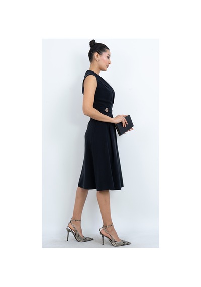 Dorne Moda Kruvaze Yaka Kolsuz Midi Elbise Bel Detaylı, Pileli Şık Günlük & Düğün - Davet Elbisesi Siyah Siyah Dorne Moda Kruvaze Yaka Kolsuz Midi Elbise Bel Detaylı, Pileli Şık Günlük & Düğün - Davet Elbisesi Siyah Siyah
