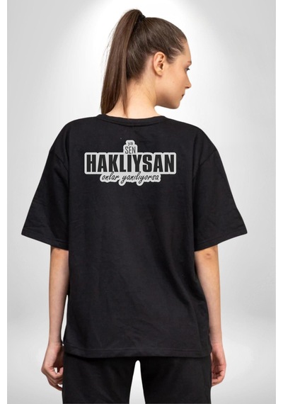 Ya Sen Haklıysan Onlar Yanılıyorsa Yazılı Pamuklu Unisex Oversize Sırt Dijital Baskılı Siyah T-shirt Siyah Ya Sen Haklıysan Onlar Yanılıyorsa Yazılı Pamuklu Unisex Oversize Sırt Dijital Baskılı Siyah T-shirt Siyah