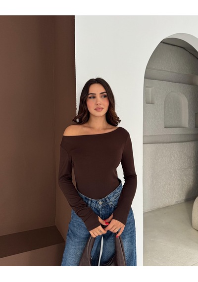Elaxi Kadın Kayık Yaka Parmak Geçmeli Uzun Kollu Full Likralı Pamuk Viskon Buzzy Body Tişort Kahverengi Elaxi Kadın Kayık Yaka Parmak Geçmeli Uzun Kollu Full Likralı Pamuk Viskon Buzzy Body Tişort Kahverengi