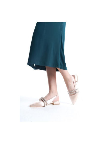Preshley Kadın Linda Krem Saten İki Sıra Taşlı Arkası Acık 2 Cm Topuklu Sivri Burun Babet Krem Preshley Kadın Linda Krem Saten İki Sıra Taşlı Arkası Acık 2 Cm Topuklu Sivri Burun Babet Krem