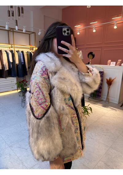 Jasminurgancy İtalyan Renkli Detaylı Pul Payetli Özel Tasarım Standart Beden Kürk Çok Renkli Jasminurgancy İtalyan Renkli Detaylı Pul Payetli Özel Tasarım Standart Beden Kürk Çok Renkli