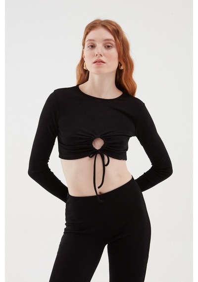 Quzu Dekolte Detaylı Crop Bluz Siyah