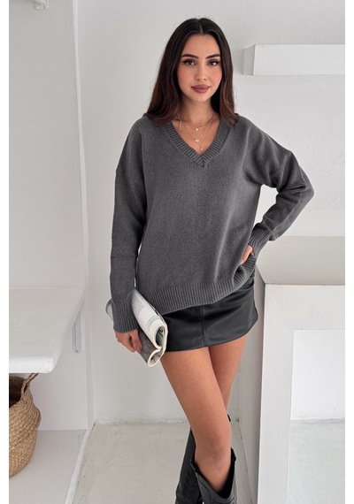 Femelle Kadın Füme V Yaka Standart Beden Oversize Basic Triko Kazak