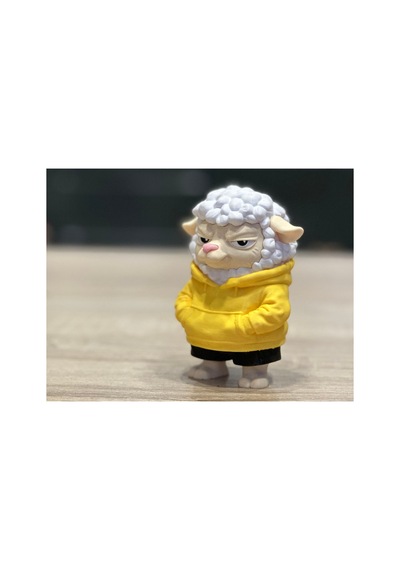 Kapüşonlu Koyun Figürü 10cm