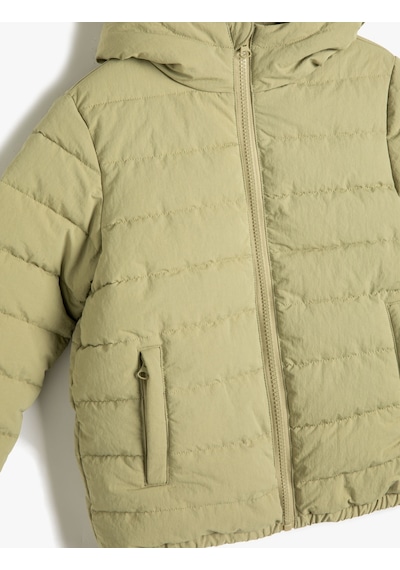 Koton Şişme Mont Kapşonlu İçi Polar Astarlı Cepli Etiket Detaylı Yeşil 4wkb20033tw 4WKB20033TW786 Yeşil Koton Şişme Mont Kapşonlu İçi Polar Astarlı Cepli Etiket Detaylı Yeşil 4wkb20033tw 4WKB20033TW786 Yeşil