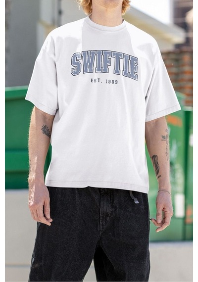 Swiftie Est.1989 Yazılı Unisex Oversize Taylor Swift Tişört Beyaz