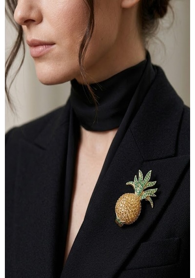 Caş Dekorasyon Altın Renk Ananas Figürlü Taşlı Broş Altın