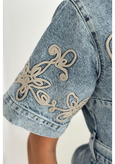 Femelle Kadın Nakışlı Denim Mini Elbise - Kemerli, Düğmeli, Kısa Kollu Jean Elbise Mavi