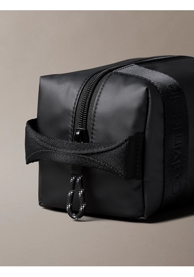 Calvin Klein Erkek Marka Logolu Günlük Kullanıma Uygun Siyah El Çantası Lv04d1293g Ub1