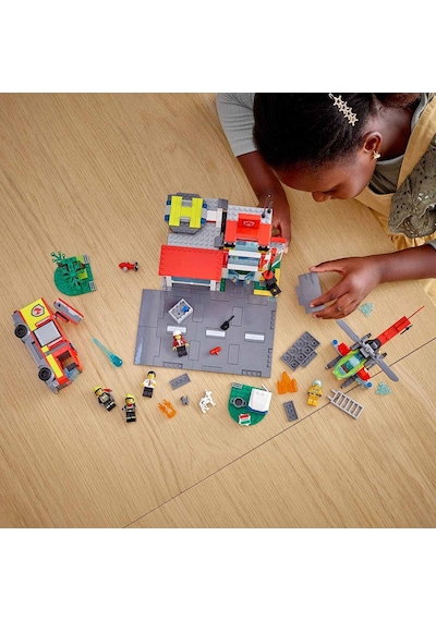 LEGO® City 60320 İtfaiye Merkezi 540 Parça