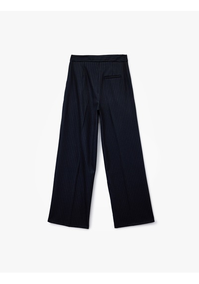 Koton Koton X Melis Ağazat - Cepli Pile Detaylı Çizgili Düz Paça Kumaş Pantolon Lacivert Çizgili 6wak40102ew Lacivert Koton Koton X Melis Ağazat - Cepli Pile Detaylı Çizgili Düz Paça Kumaş Pantolon Lacivert Çizgili 6wak40102ew Lacivert
