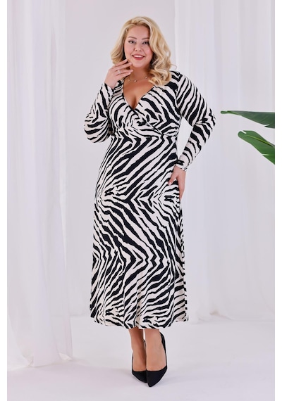 Madwilo Kadın Siyah Beyaz Zebra Desen Kruvaze Yaka Büyük Beden Esnek Maxi Elbise Siyah - Beyaz Madwilo Kadın Siyah Beyaz Zebra Desen Kruvaze Yaka Büyük Beden Esnek Maxi Elbise Siyah - Beyaz