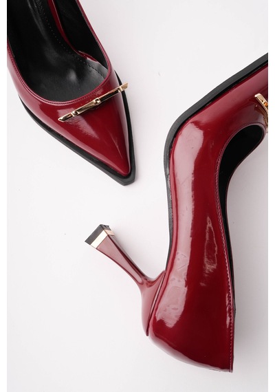 Esatsani Bordo Rugan Gold Toka Detaylı Sivri Burun 9 Cm Topuklu Rara Stiletto Kadın Ayakkabısı Bordo Rugan Esatsani Bordo Rugan Gold Toka Detaylı Sivri Burun 9 Cm Topuklu Rara Stiletto Kadın Ayakkabısı Bordo Rugan