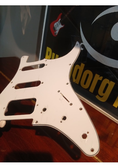 Elektro Gitar Pickguard Beyaz 11 Delik H/s/s Konfigürasyon 4-ply Tortoise Shell Strat Pickguard